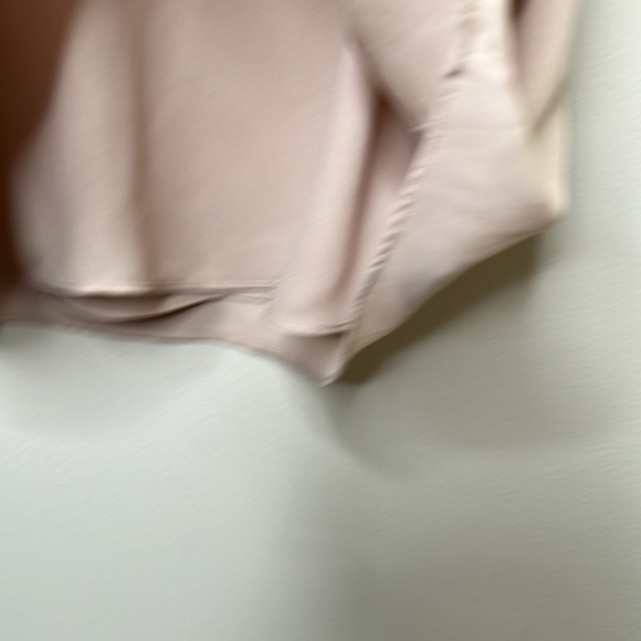 Babaton Everly Blouse Airy Loose Fit V Neck Adjustable Straps Soft Blush Medium - Picture 5 of 7